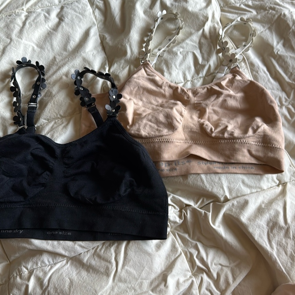 One size bra with removable straps
